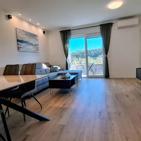Home Away Apartment *