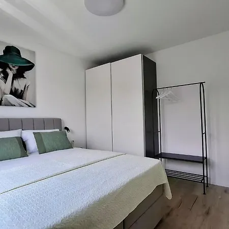 Home Away Apartment Mlini